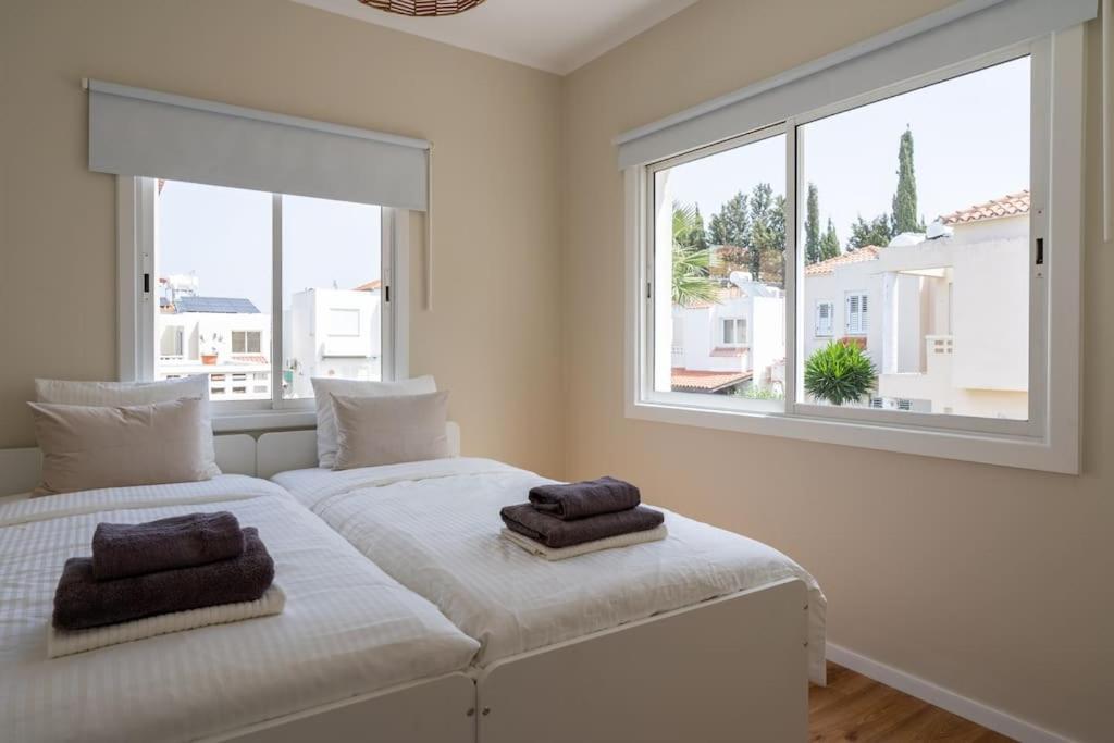 Cozy Nerina Cottage At Harbour Paphos Bagian luar foto