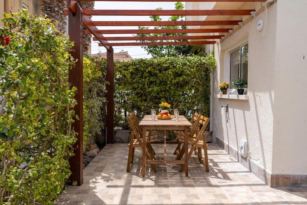Cozy Nerina Cottage At Harbour Paphos Bagian luar foto