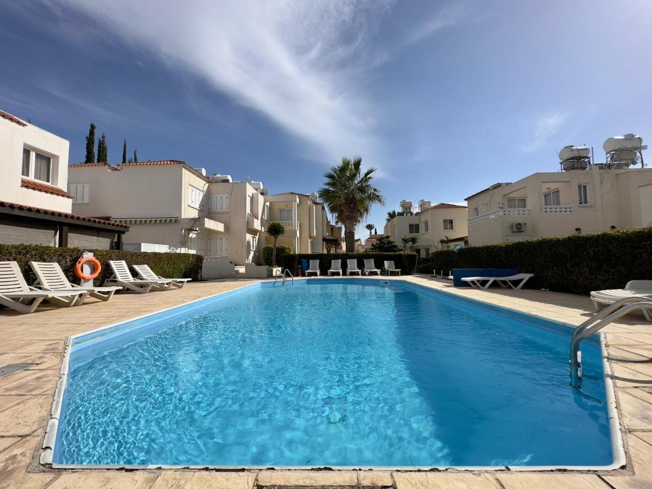Cozy Nerina Cottage At Harbour Paphos Bagian luar foto