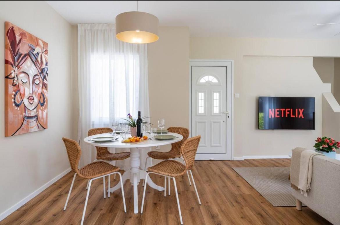 Cozy Nerina Cottage At Harbour Paphos Bagian luar foto